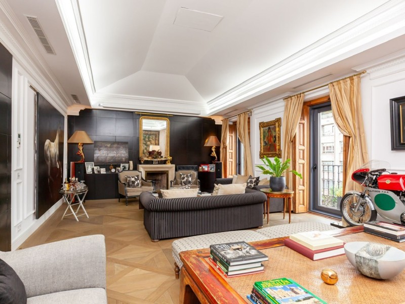 Duplex for sale in Chamberí. Exceptional Classical Penthouse In Madrid